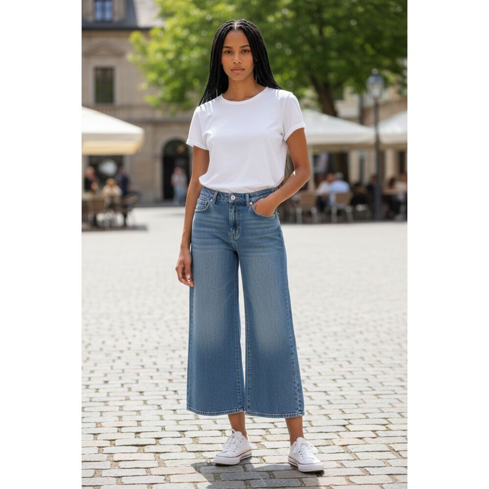 H&M &DENIM Women's US 4 High Waist Wide Leg Culotte Jeans Light Blue Wash